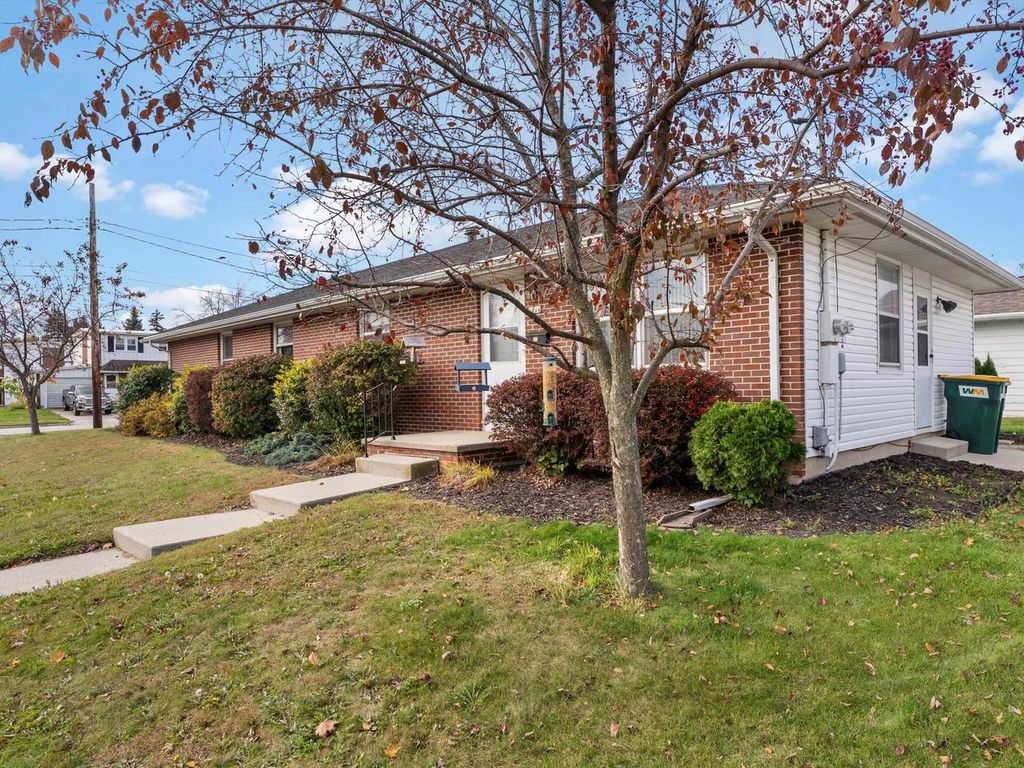 Photo of 3502 W Marshall STREET, Manitowoc, WI 54220 (MLS # 1944081)