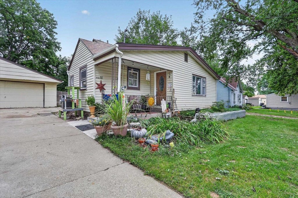 Photo of 1517 Moore STREET, Beloit, WI 53511 (MLS # 2032171)