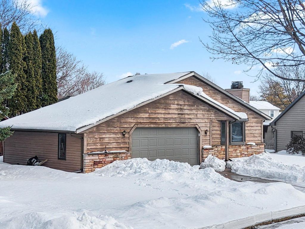 Photo of 1138 Trailwood DRIVE, De Pere, WI 54115 (MLS # 50322770)