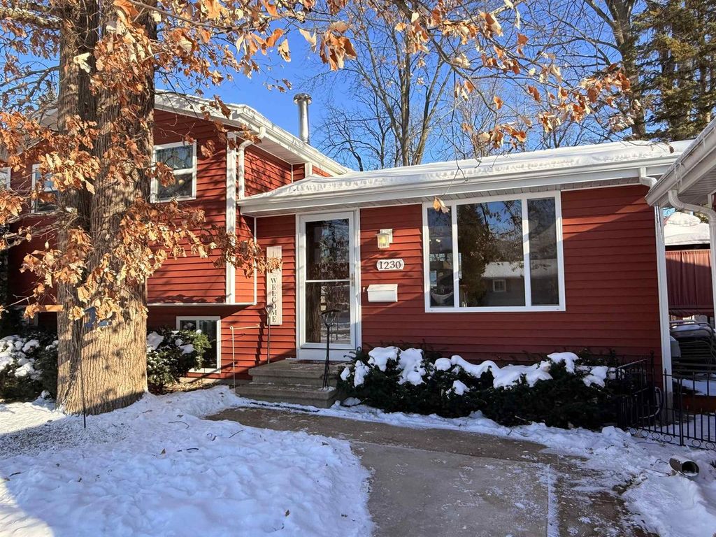 Photo of 1230 S Telulah AVENUE, Appleton, WI 54915 (MLS # 50318401)