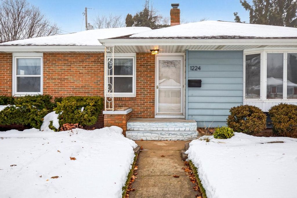 Photo of 1224 E Marquette STREET, Appleton, WI 54911 (MLS # 50319448)