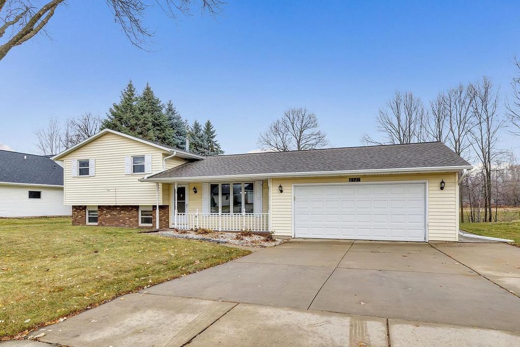 Photo of 2527 Garden Park TERRACE, Green Bay, WI 54311 (MLS # 50318786)