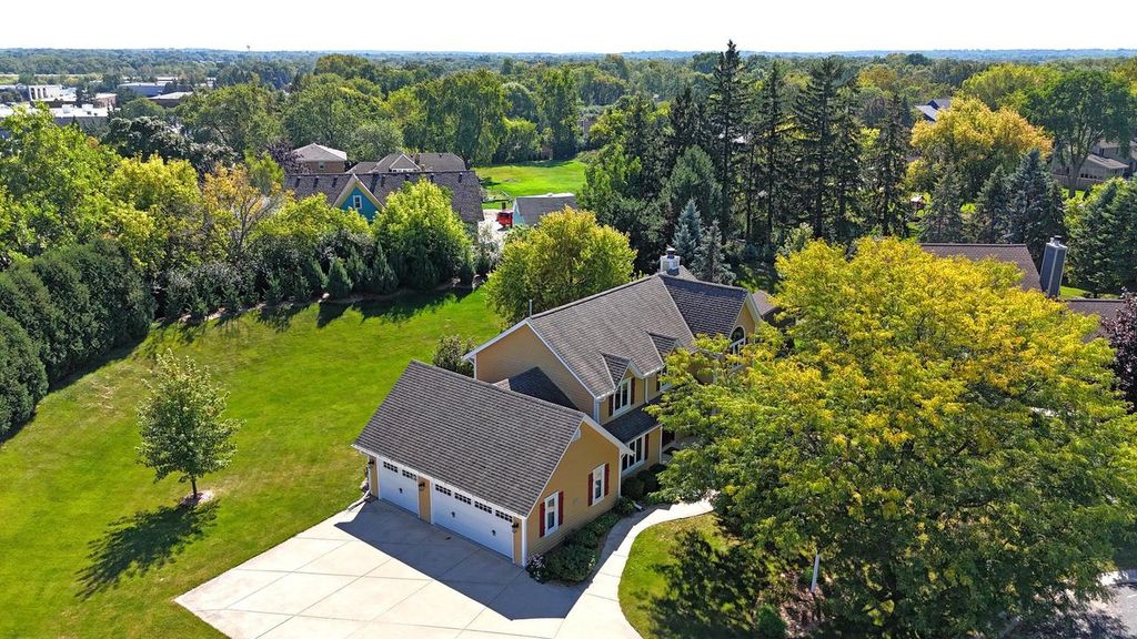 Photo of W140N5331 St. Andrews CIRCLE, Menomonee Falls, WI 53051 (MLS # 1946133)