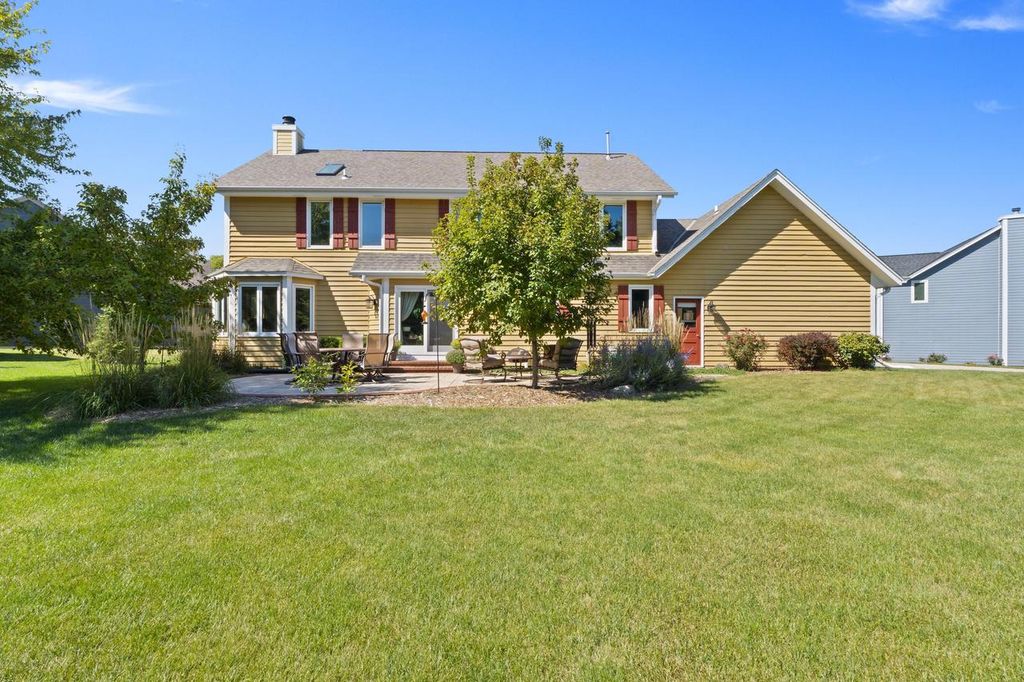 Photo of W140N5331 St. Andrews CIRCLE, Menomonee Falls, WI 53051 (MLS # 1946133)