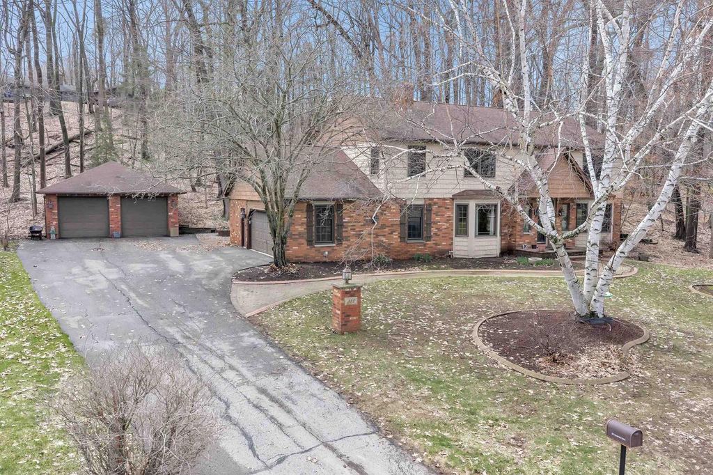 Photo of 382 Ellortina CIRCLE, Green Bay, WI 54302 (MLS # 50324044)