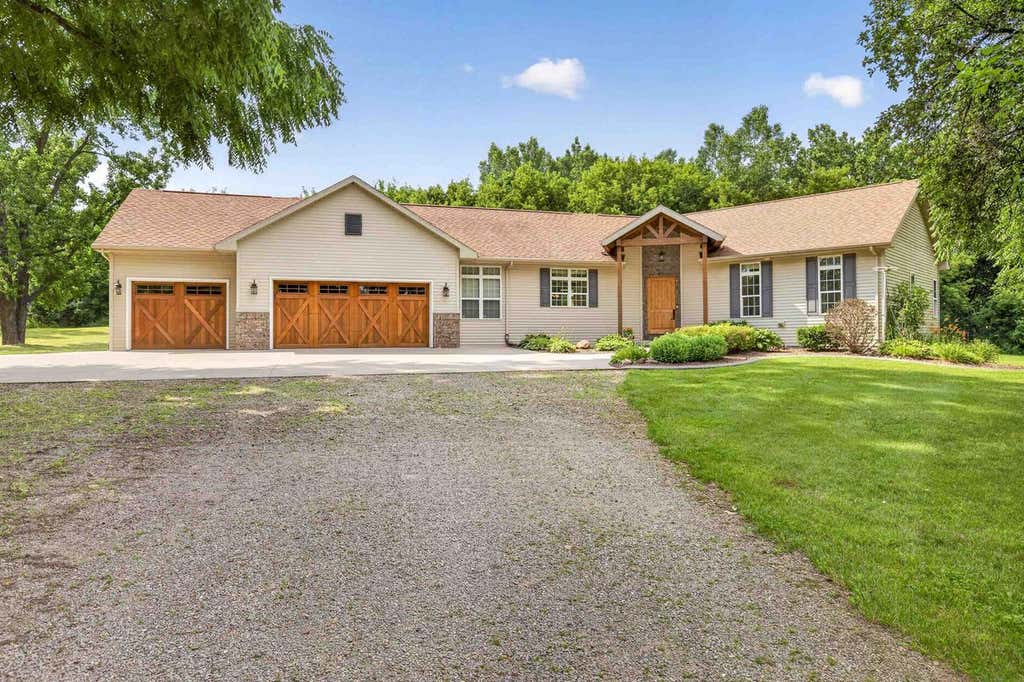 Photo of 4305 Stoney Ridge TRAIL, Oshkosh, WI 54904 (MLS # 50329007)