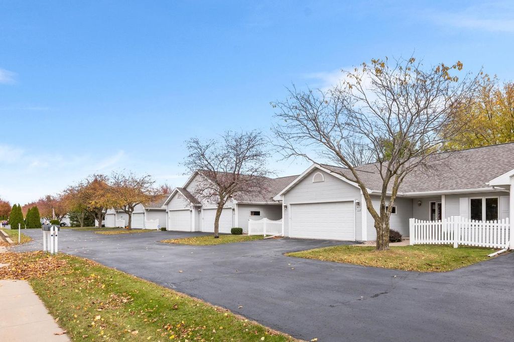 Photo of 1568 S Oakwood ROAD, Oshkosh, WI 54904 (MLS # 50317814)