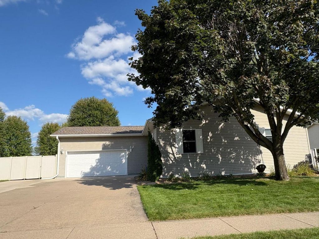 Photo of 137 Acorn LANE, West Salem, WI 54669 (MLS # 1944228)