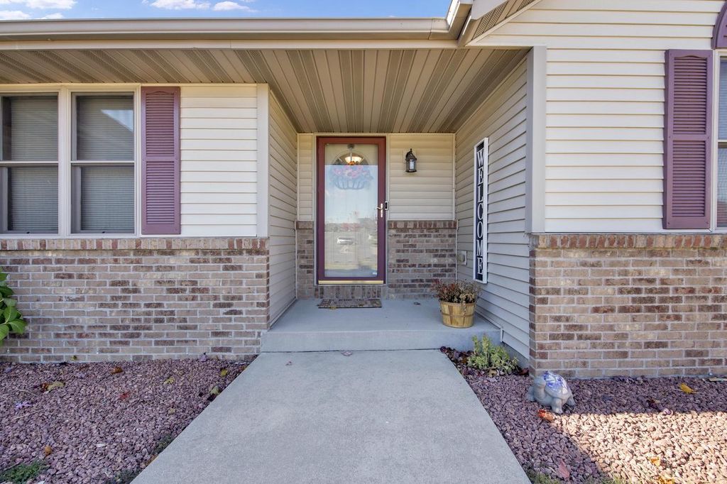 Photo of 329 Northview TRAIL, Hartford, WI 53027 (MLS # 1942172)