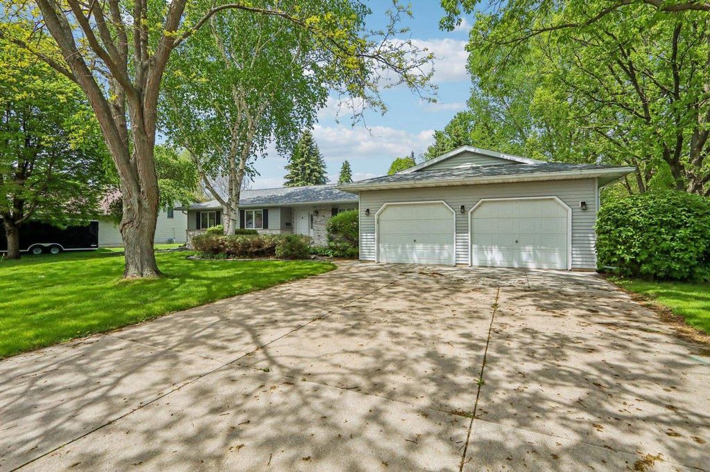 Photo of 501 Avalon ROAD, Columbus, WI 53925 (MLS # 2023717)