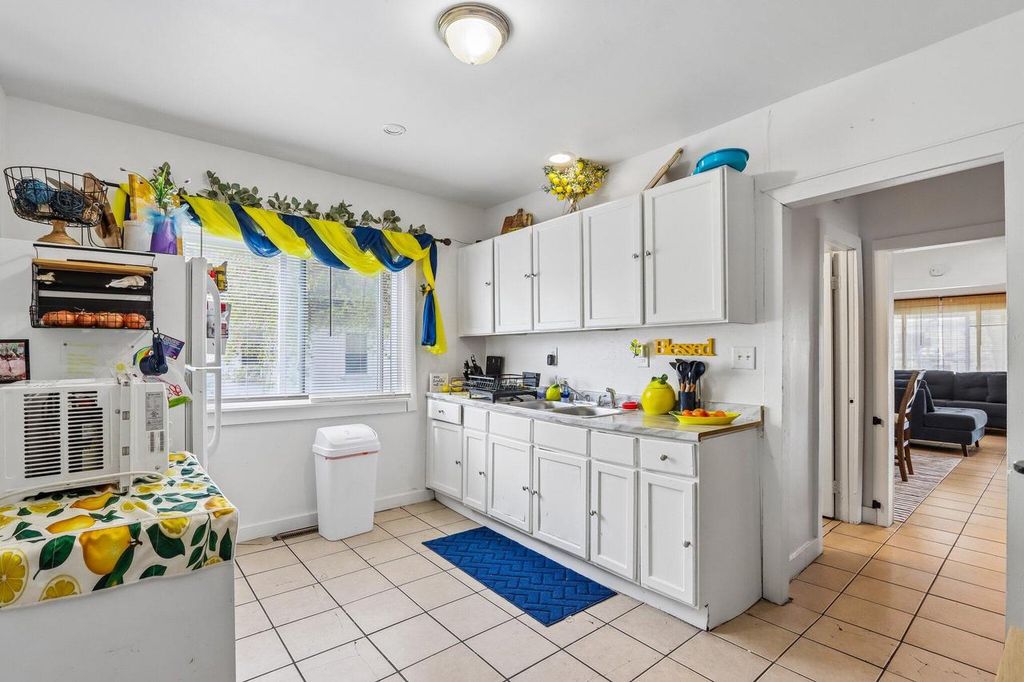Photo of 1739 W Custer AVENUE #1741, Milwaukee, WI 53209 (MLS # 1959661)