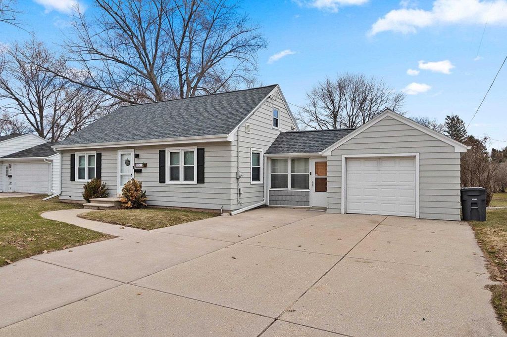 Photo of 3107 S Webster AVENUE, Green Bay, WI 54301 (MLS # 50323494)