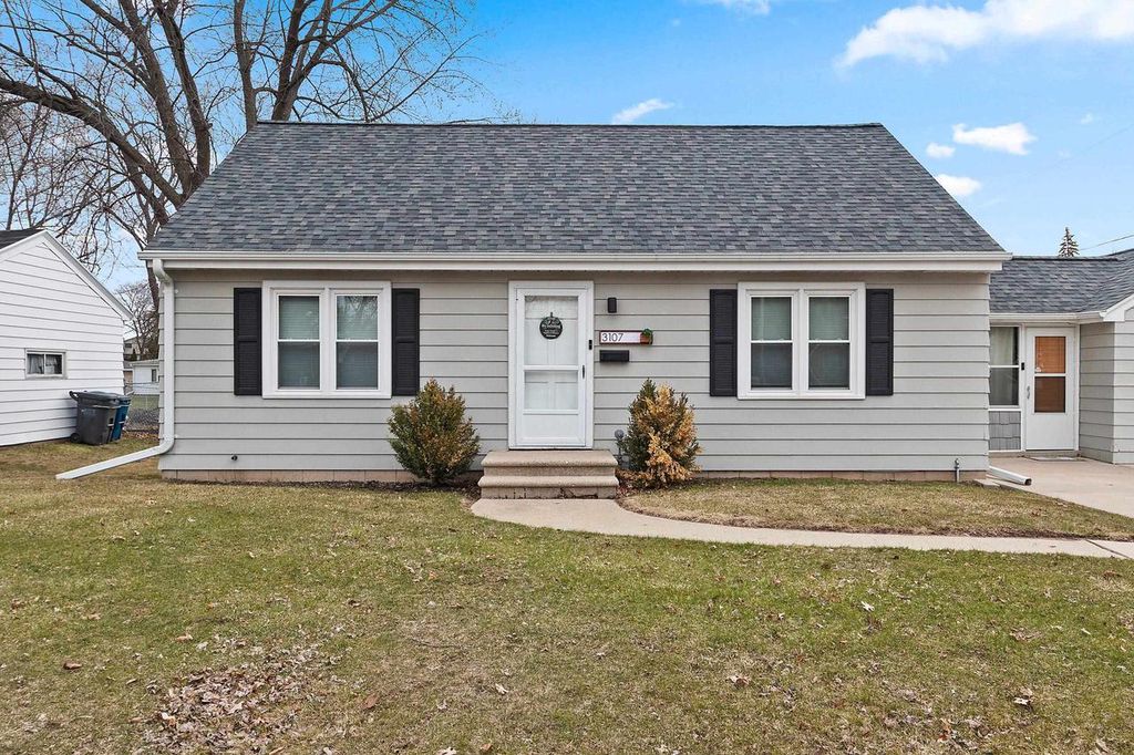 Photo of 3107 S Webster AVENUE, Green Bay, WI 54301 (MLS # 50323494)