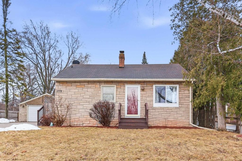 Photo of 1779 Badger STREET, Green Bay, WI 54303 (MLS # 50322800)