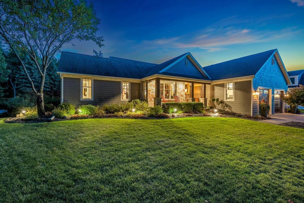 Photo of 1000 Crown Pointe CIRCLE, Suamico, WI 54173 (MLS # 50332926)
