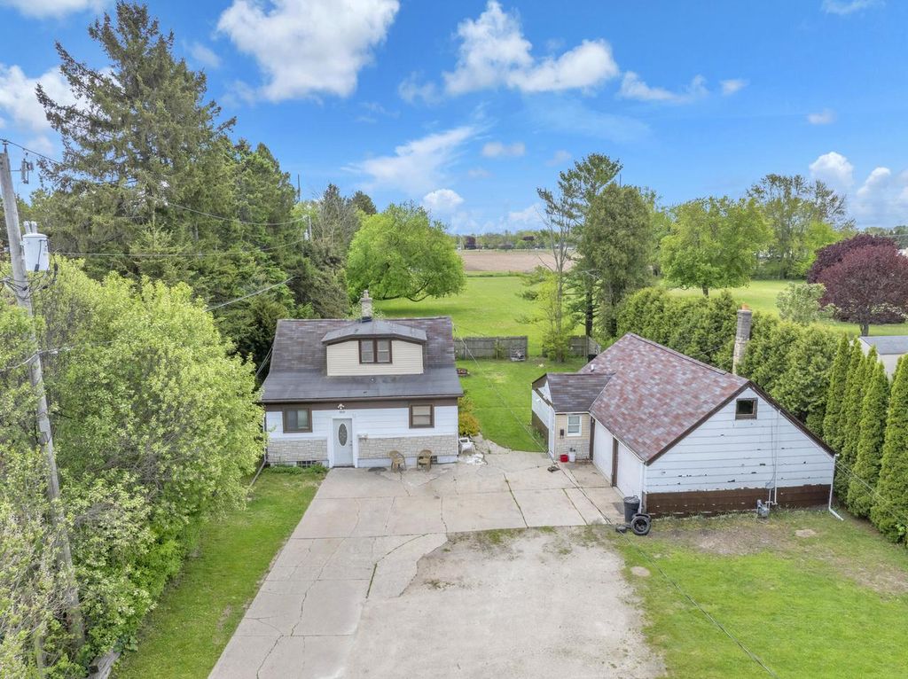 Photo of 1813 Washington AVENUE #1817, Sheboygan, WI 53081 (MLS # 1963873)
