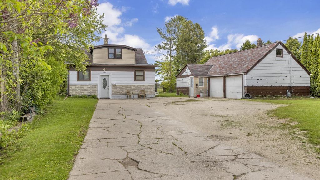 Photo of 1813 Washington AVENUE #1817, Sheboygan, WI 53081 (MLS # 1963873)