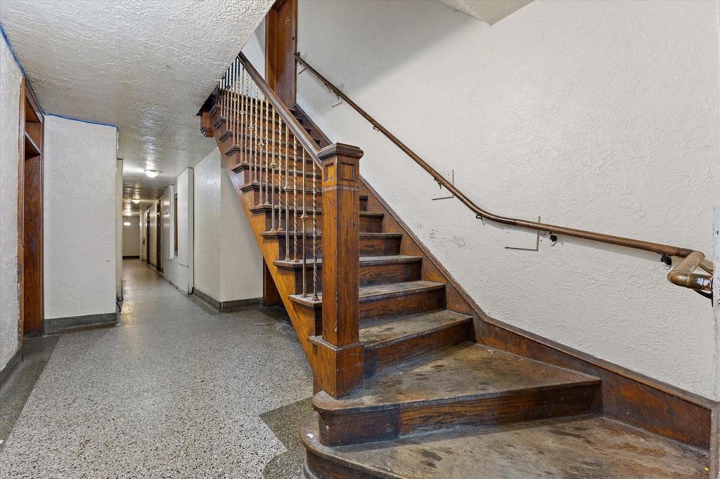 Photo of 816 W Greenfield AVENUE, Milwaukee, WI 53204 (MLS # 1984038)