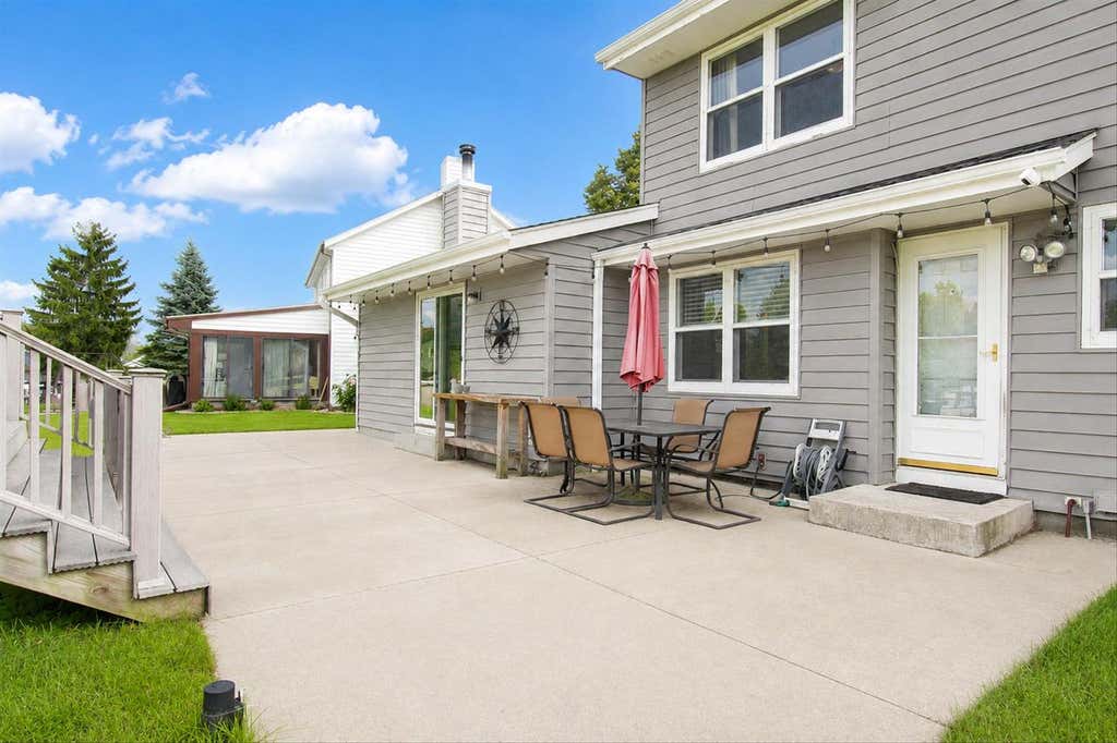 Photo of N78W15498 Old Gate ROAD, Menomonee Falls, WI 53051 (MLS # 1976672)