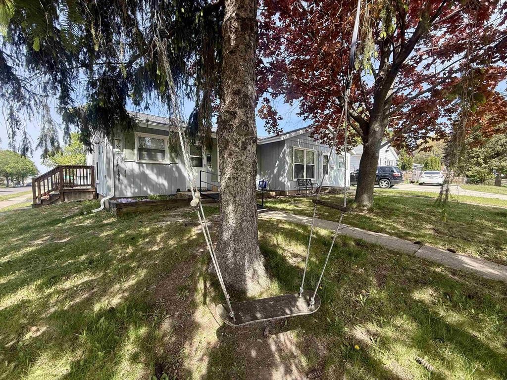 Photo of 814-816 Acewood BOULEVARD, Madison, WI 53714 (MLS # 2022845)