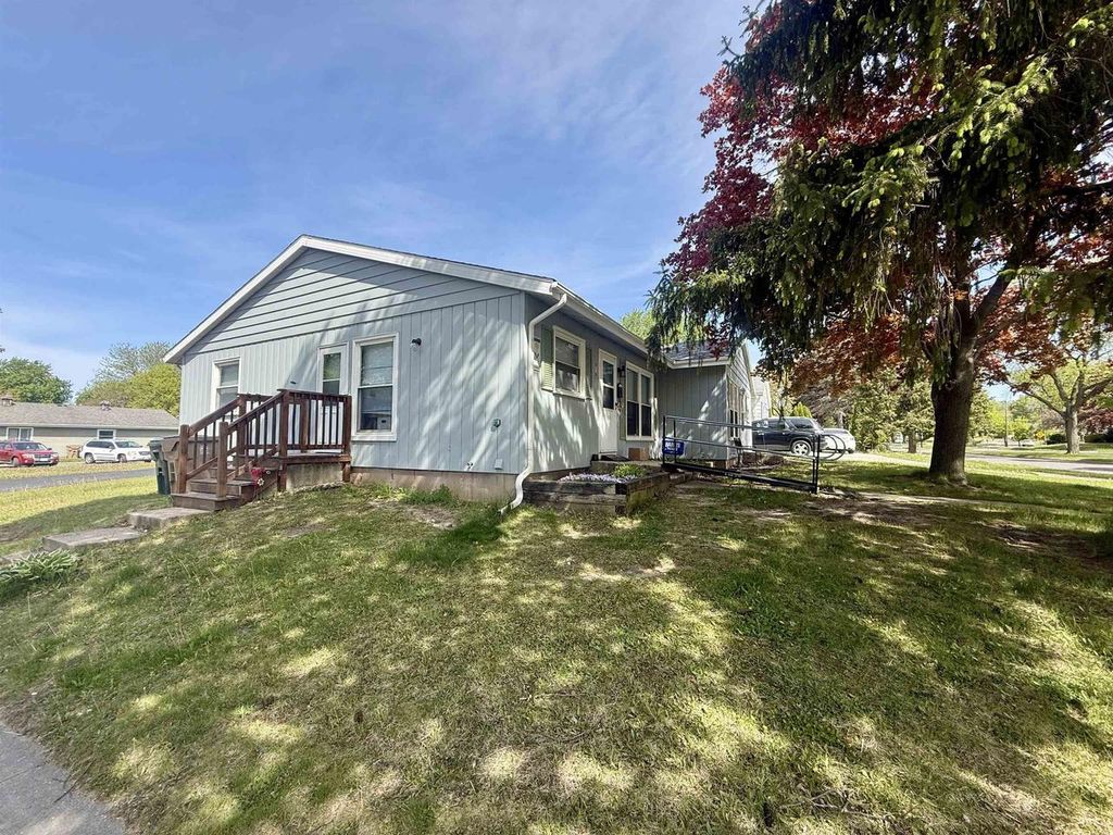 Photo of 814-816 Acewood BOULEVARD, Madison, WI 53714 (MLS # 2022845)