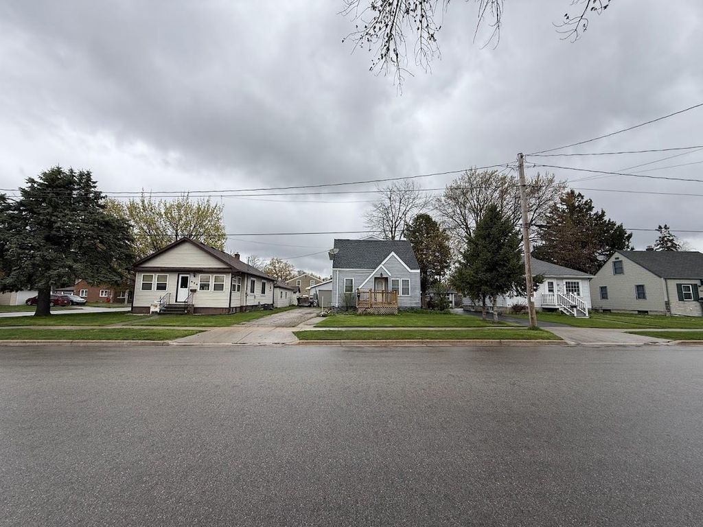 Photo of 632 7th STREET, Menasha, WI 54952 (MLS # 50324636)