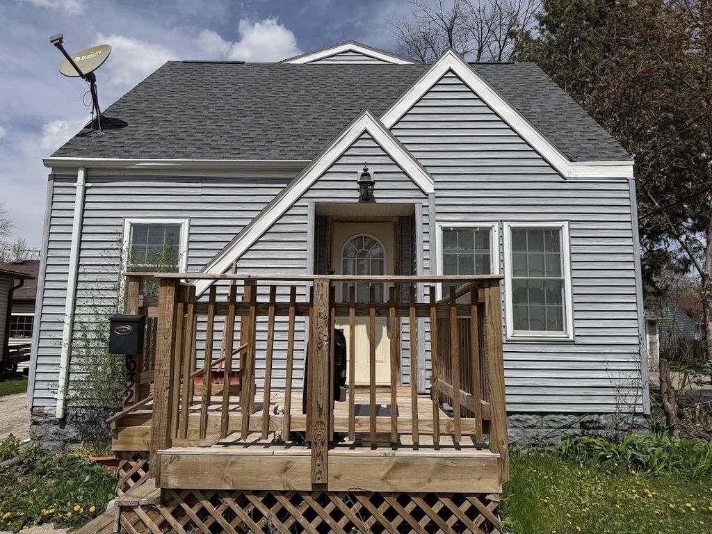 Photo of 632 7th STREET, Menasha, WI 54952 (MLS # 50324636)