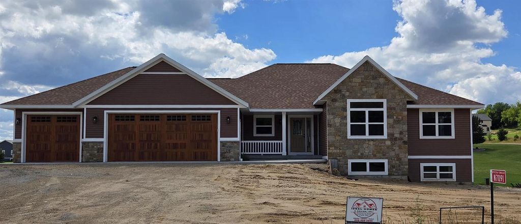 Photo of N7091 Still Point TRAIL, Pardeeville, WI 53954 (MLS # 2026633)