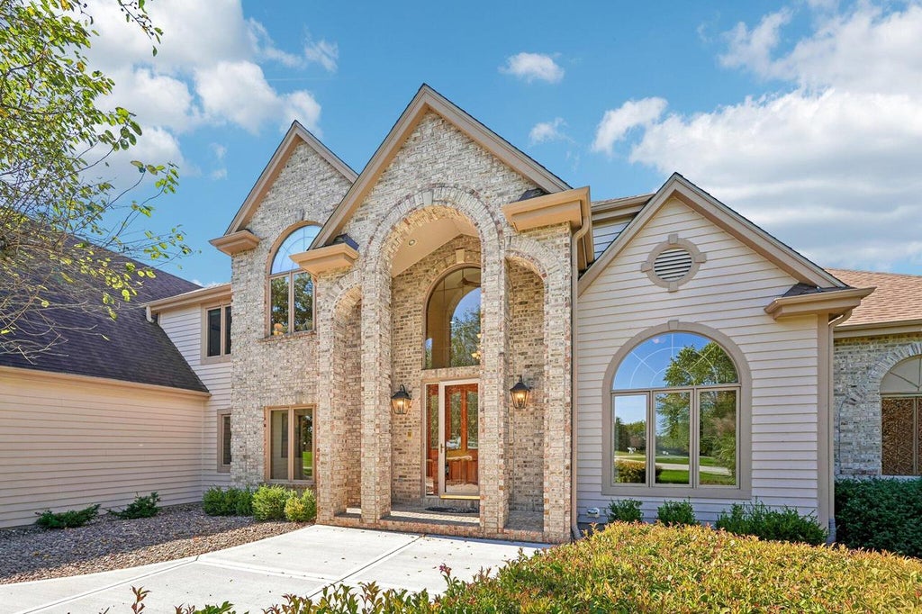 Photo of W295S5349 Holiday Oak DRIVE, Waukesha, WI 53189 (MLS # 1984278)