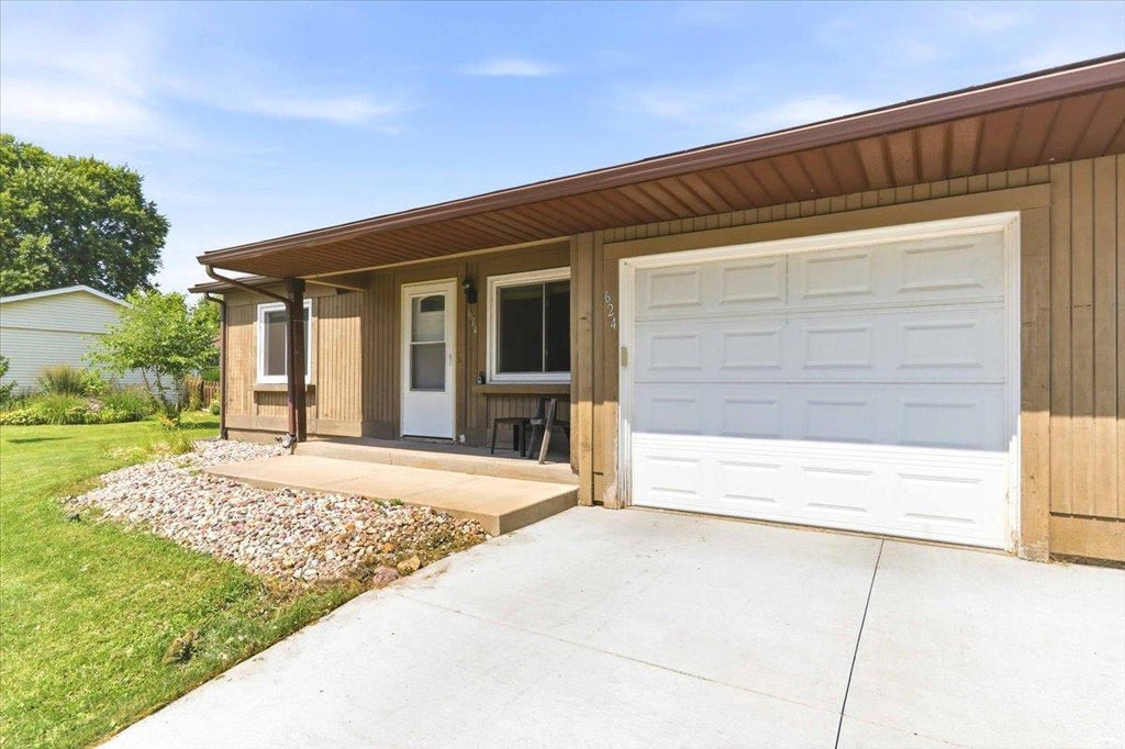 Photo of 624 Madison AVENUE, Baraboo, WI 53913 (MLS # 2031594)