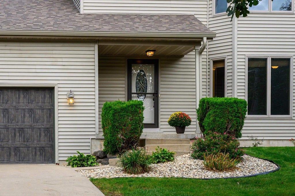 Photo of 213 Yarrow Hill DRIVE, Cottage Grove, WI 53527 (MLS # 2033267)