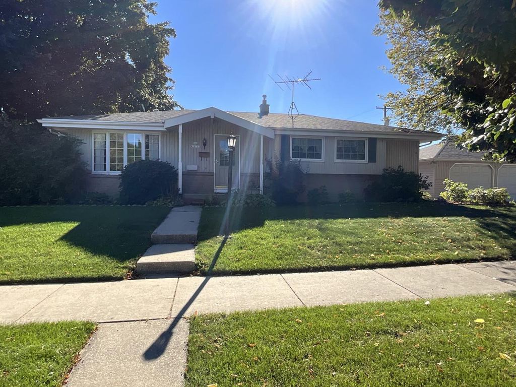 Photo of N86W16193 Arthur AVENUE, Menomonee Falls, WI 53051 (MLS # 1938651)