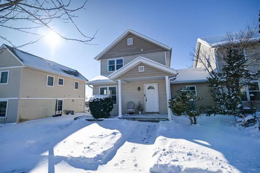 Photo of 204 S Musket Ridge DRIVE, Sun Prairie, WI 53590 (MLS # 2015638)