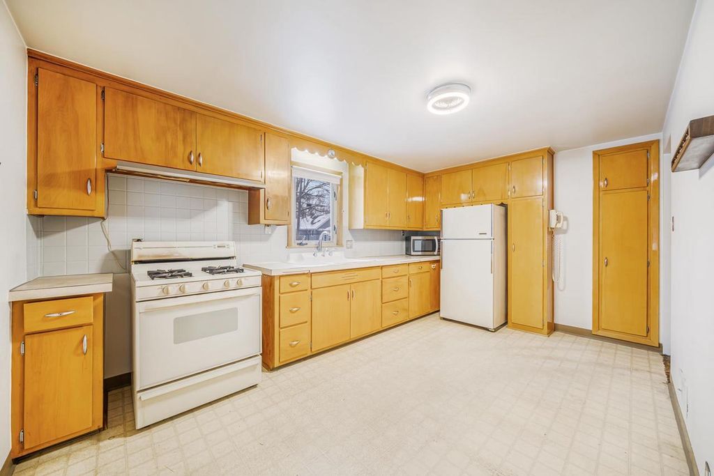 Photo of 461 Oaklawn AVENUE, Green Bay, WI 54304 (MLS # 50318980)