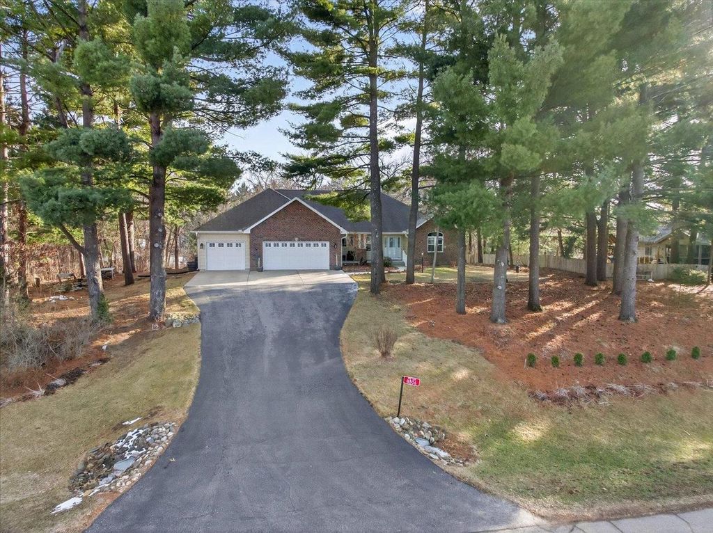 Photo of N806 Club Circle DRIVE, Prairie Du Sac, WI 53578 (MLS # 2017723)