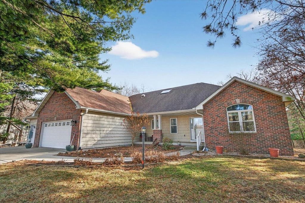 Photo of N806 Club Circle DRIVE, Prairie Du Sac, WI 53578 (MLS # 2017723)