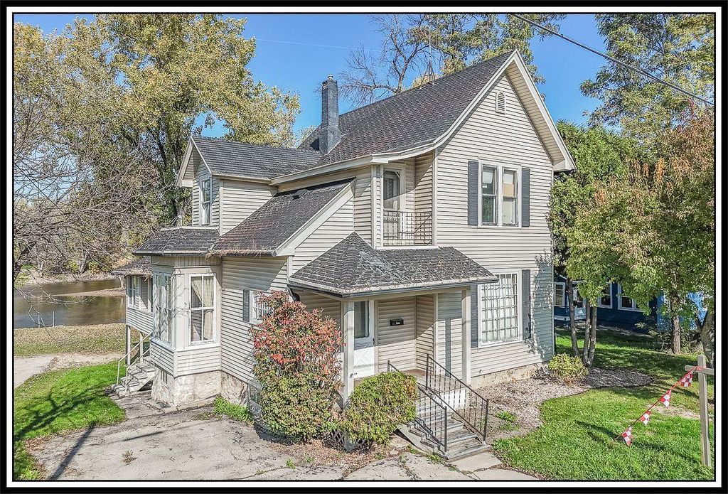 Photo of 211 E Wolf River AVENUE, New London, WI 54961 (MLS # 50314818)
