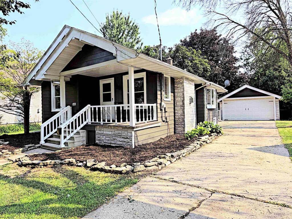 Photo of 1415 W Washington STREET, Appleton, WI 54914 (MLS # 50329939)