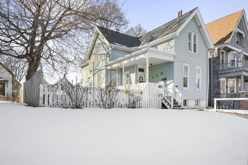 Photo of 1023 S 25th STREET, Milwaukee, WI 53204 (MLS # 1949528)
