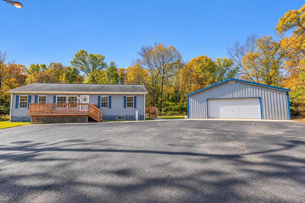 Photo of 2813 W 3rd DRIVE, Oxford, WI 53952 (MLS # 2035255)