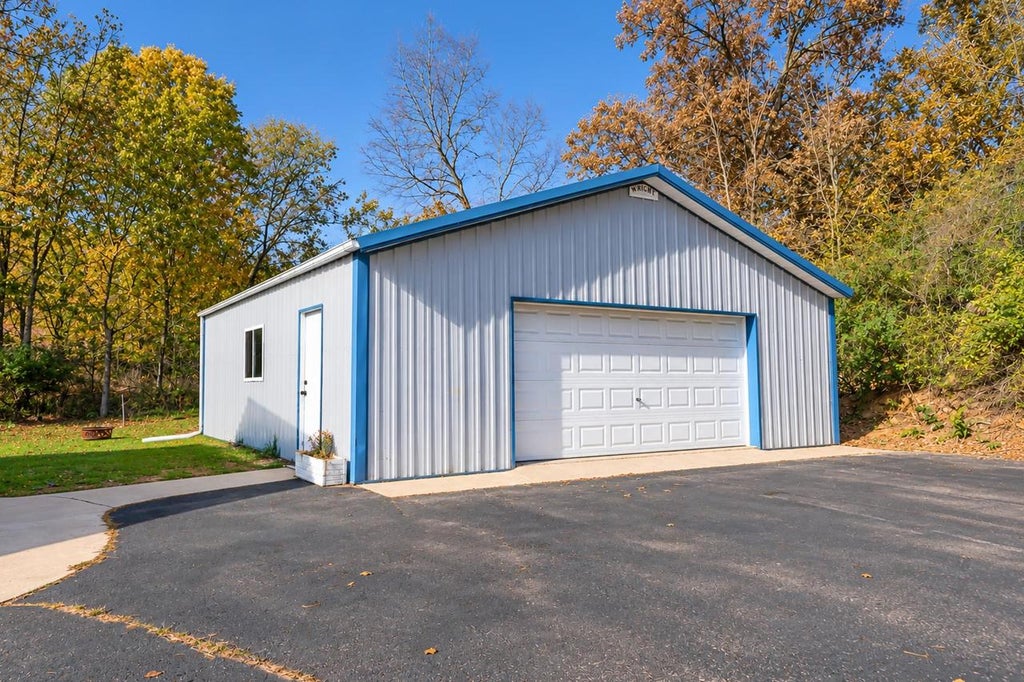 Photo of 2813 W 3rd DRIVE, Oxford, WI 53952 (MLS # 2035255)