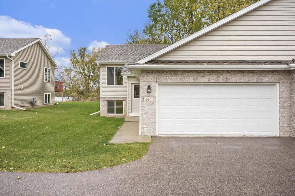 Photo of 924 Waters Edge COURT, Marshall, WI 53559 (MLS # 2027629)