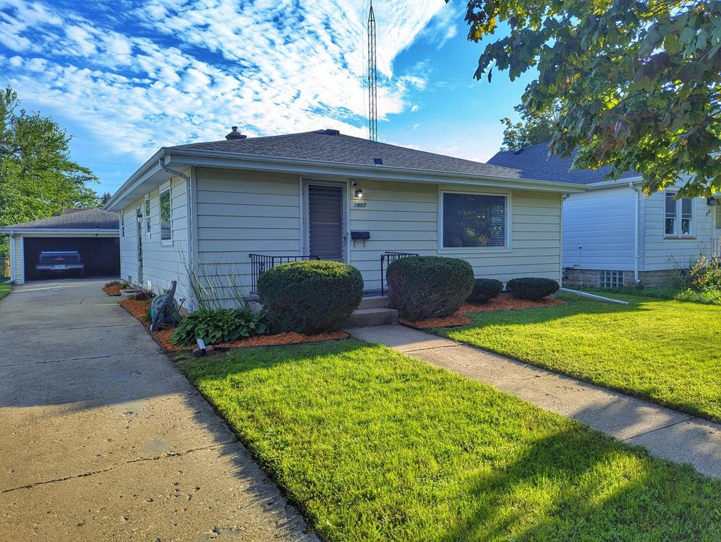 Photo of 1807 28th STREET, Kenosha, WI 53140 (MLS # 1979972)