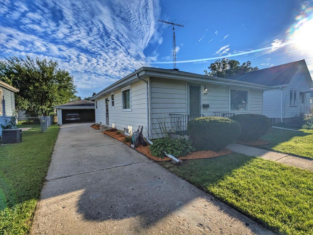 Photo of 1807 28th STREET, Kenosha, WI 53140 (MLS # 1979972)