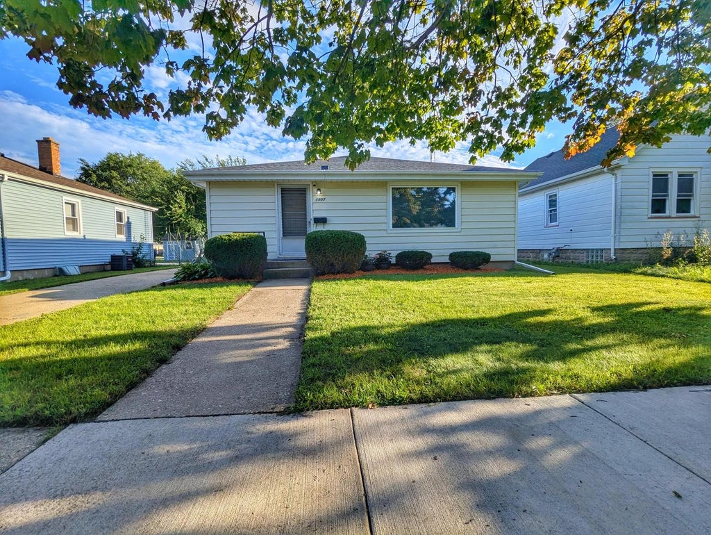 Photo of 1807 28th STREET, Kenosha, WI 53140 (MLS # 1979972)
