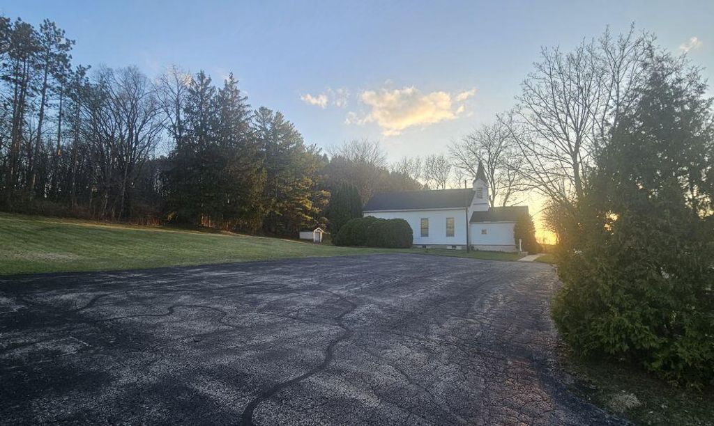 Photo of W4863 Carnes ROAD, Fort Atkinson, WI 53538 (MLS # 1957168)