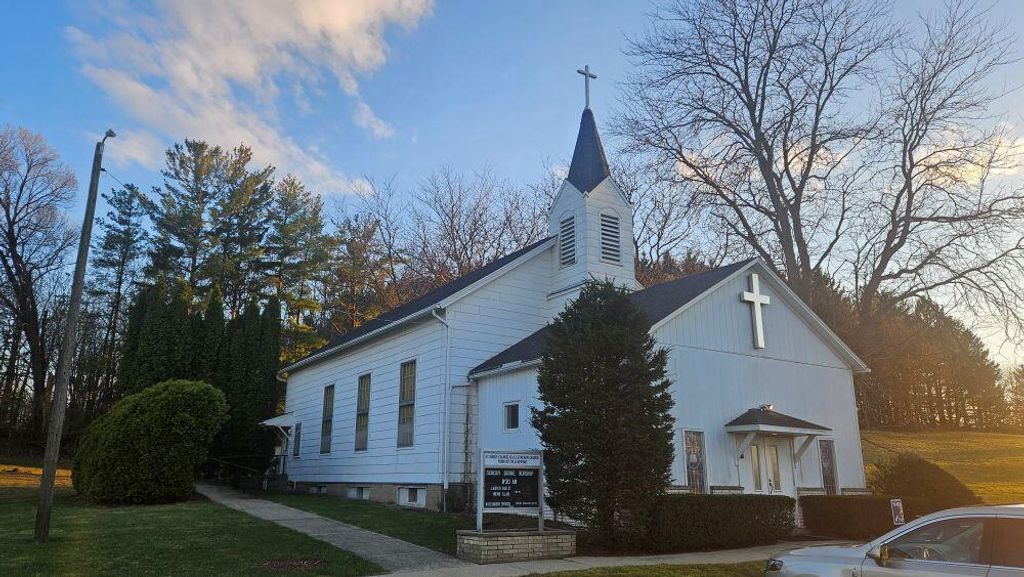 Photo of W4863 Carnes ROAD, Fort Atkinson, WI 53538 (MLS # 1957168)