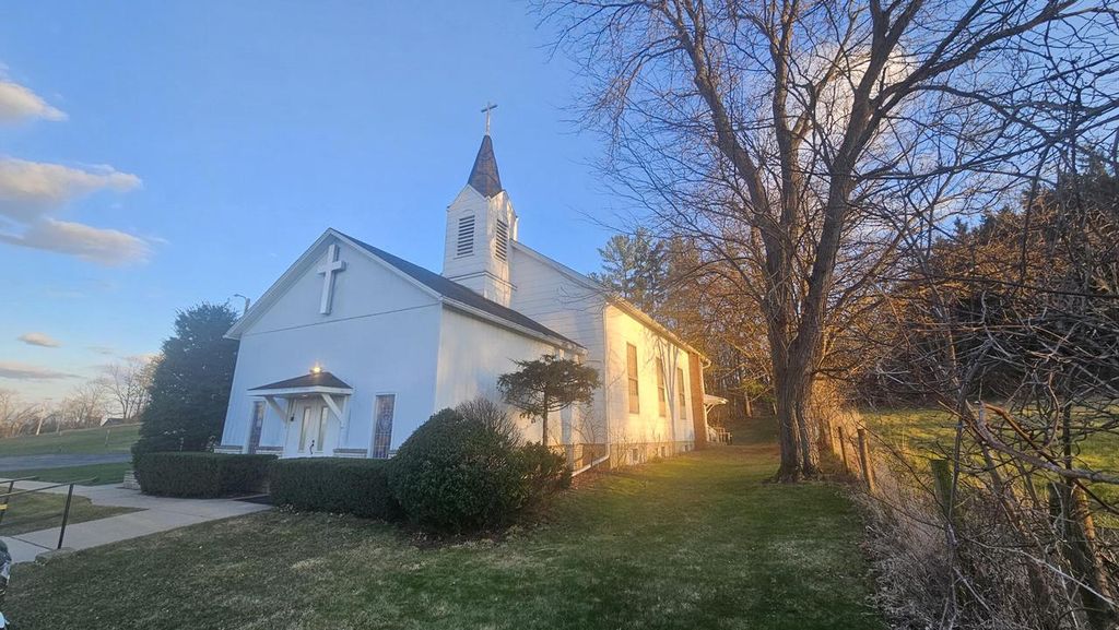 Photo of W4863 Carnes ROAD, Fort Atkinson, WI 53538 (MLS # 1957168)