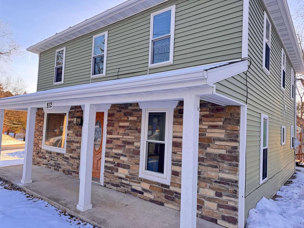 Photo of 812 S Washington STREET, Waupaca, WI 54981 (MLS # 50320730)