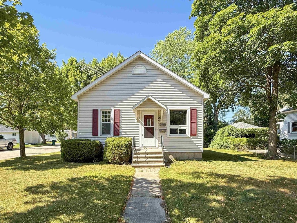 Photo of 2928 Gilbert STREET, Marinette, WI 54143 (MLS # 50328937)